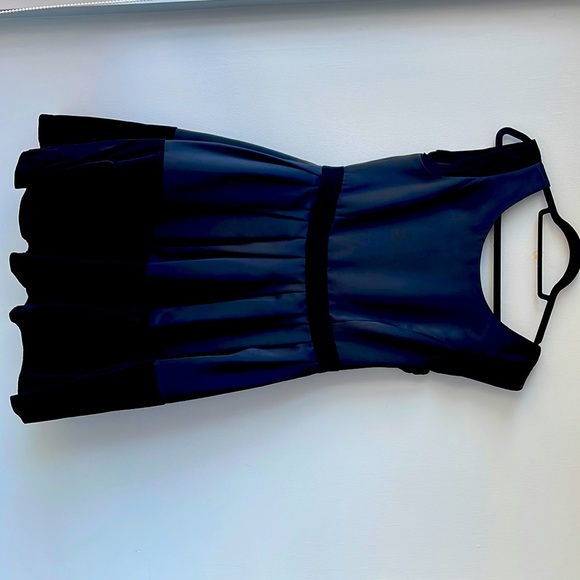 Beautiful evening gown - Picture 1 of 4